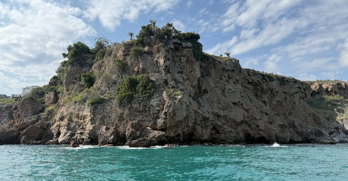 découvrez le phénomène d'érosion, ses causes naturelles et humaines, ainsi que ses impacts sur notre environnement. explorez les différentes formes d'érosion, des sols aux côtes, et les solutions pour préserver nos terres et biodiversité.