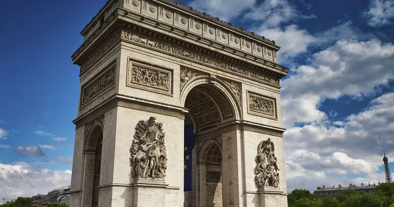 Le cas français : pourquoi le mot a basculé vers le web