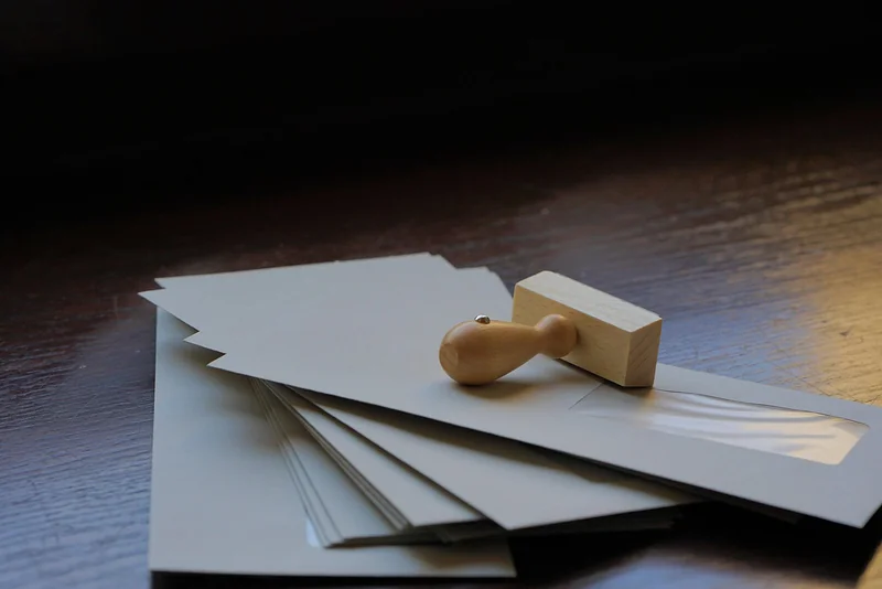 Quand mettre 1 ou 2 timbres sur une enveloppe ?