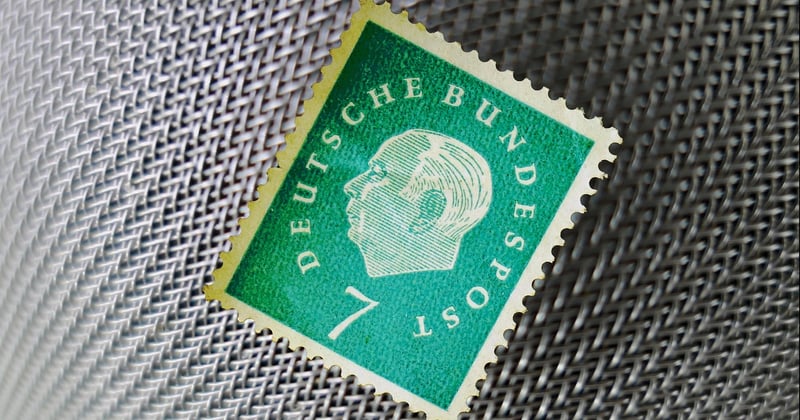 Combien de timbres pour 100g ? Le guide simple et rapide
