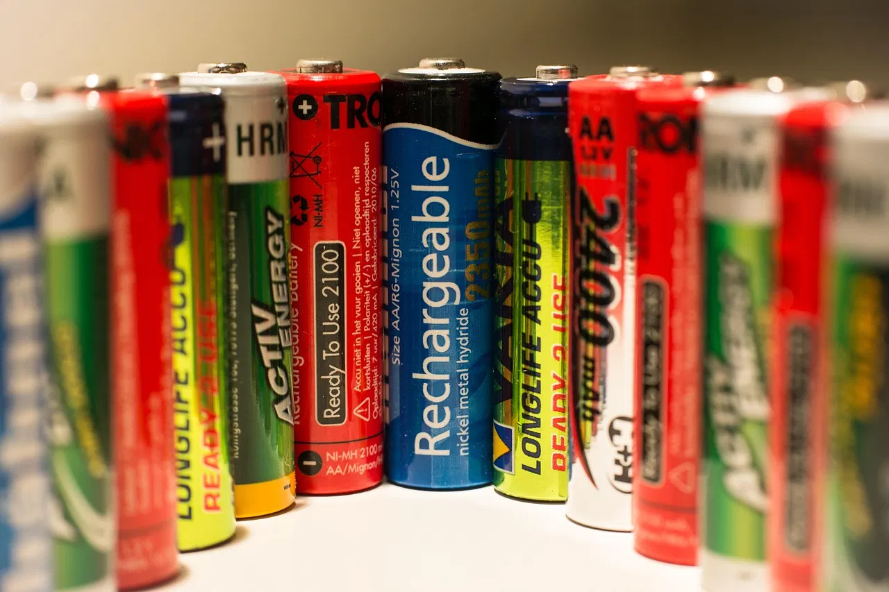 La batterie miracle promise : pourquoi les constructeurs préfèrent garder le secret