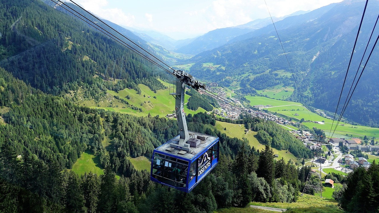 découvrez l'excitation d'un voyage en téléphérique, surplombant les paysages à couper le souffle. que ce soit pour atteindre des sommets de montagne ou explorer des vues panoramiques, le téléphérique offre une expérience unique et mémorable. embarquez pour une aventure inoubliable dans les airs!