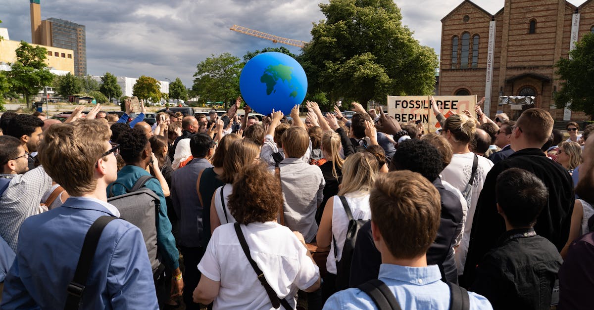 découvrez les droits environnementaux, un domaine essentiel qui défend la protection de notre planète tout en garantissant la justice sociale. explorez les enjeux, les lois et les actions qui visent à préserver nos ressources naturelles et à promouvoir un développement durable pour les générations futures.