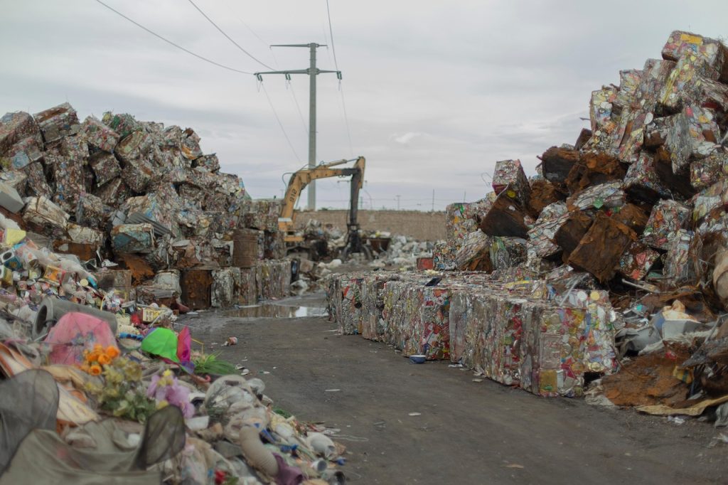 Obstacles et Défis de la Gestion des Déchets qui Freinent l’Économie Circulaire en Afrique Subsaharienne