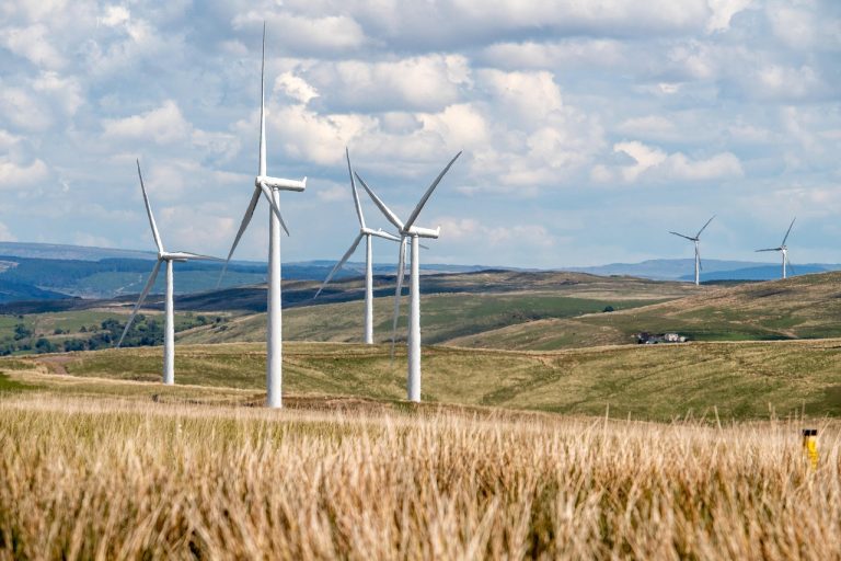 Vers un avenir durable : l’évolution des technologies de transport écologique dans le cadre du Système d’Échange de Quotas d’Émission de l’UE et son impact sur la réduction des émissions de carbone