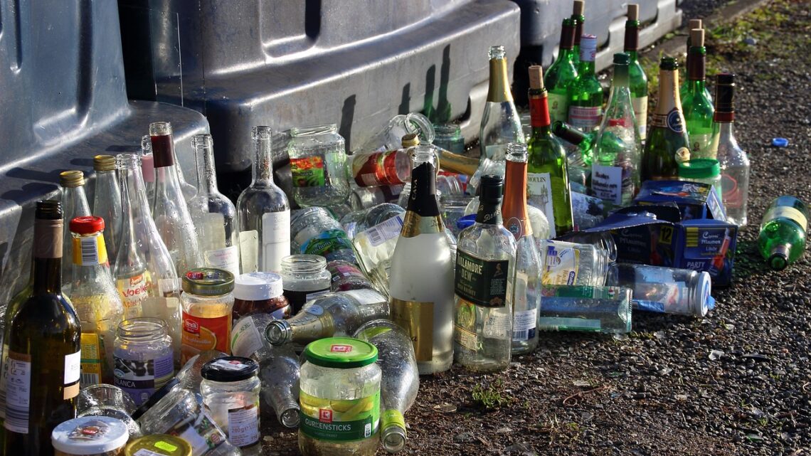 d&eacute;couvrez les m&eacute;thodes efficaces de recyclage des bouteilles en verre pour pr&eacute;server l'environnement et r&eacute;duire les d&eacute;chets.