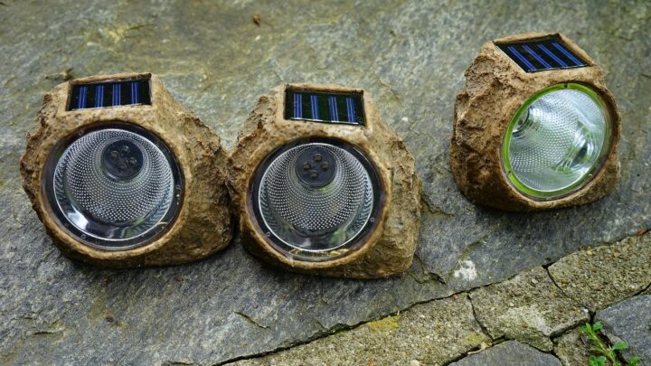 d&eacute;couvrez nos lampes solaires &eacute;cologiques et &eacute;conomiques, id&eacute;ales pour &eacute;clairer vos espaces ext&eacute;rieurs tout en respectant l'environnement.