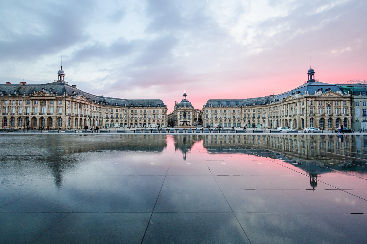 d&eacute;couvrez l'a&eacute;roport de bordeaux, votre porte d'entr&eacute;e vers le sud-ouest de la france. informations sur les vols, services, transports et conseils pratiques pour un voyage r&eacute;ussi.